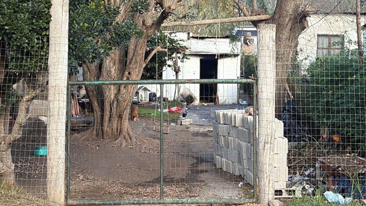 Ataque con bomba molotov, disparos y un incendio c