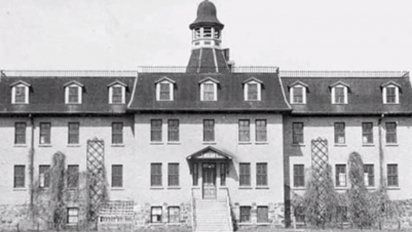 hallan los restos de 215 ninos en el sitio de un antiguo internado en canada