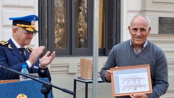 exfutbolista y expolicia, antonio alzamendi, fue homenajeado por jefatura de durazno