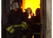 Incendio en un depósito de repuestos de motos