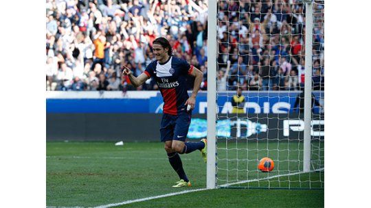 Cavani anotó un gol para la victoria del PSG ante el Reims