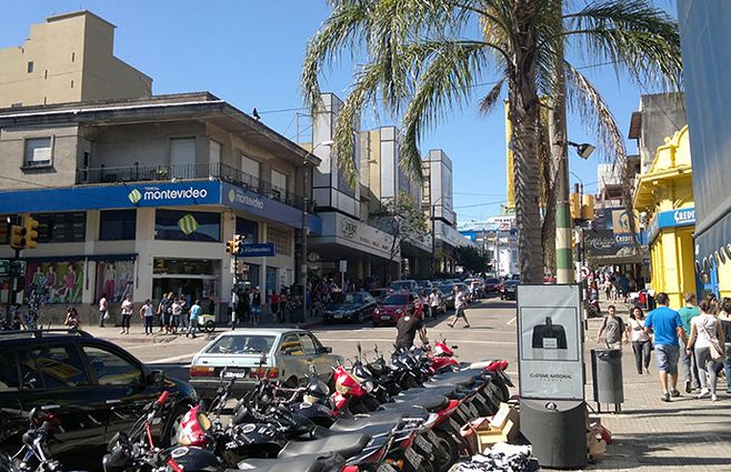 Unos 800 autos llegan desde Brasil todos los fines de semana a Rivera para compras 