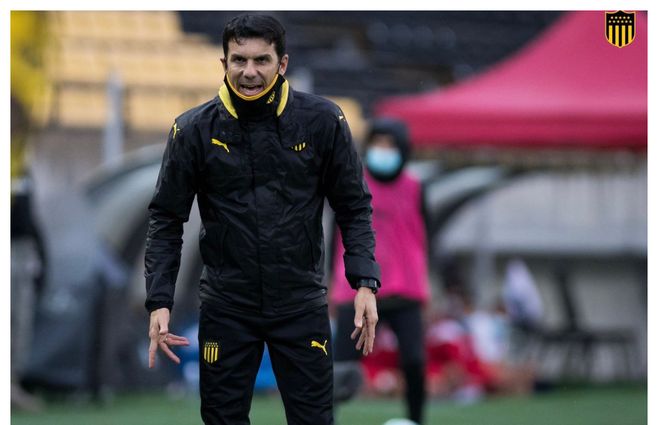 Mauricio Larriera ganó el 64% de los puntos en el Clausura, terminó segundo y eso lo salvó del tsunami institucional de Peñarol. Seguirá a cargo, al entender que su gestión va dando frutos