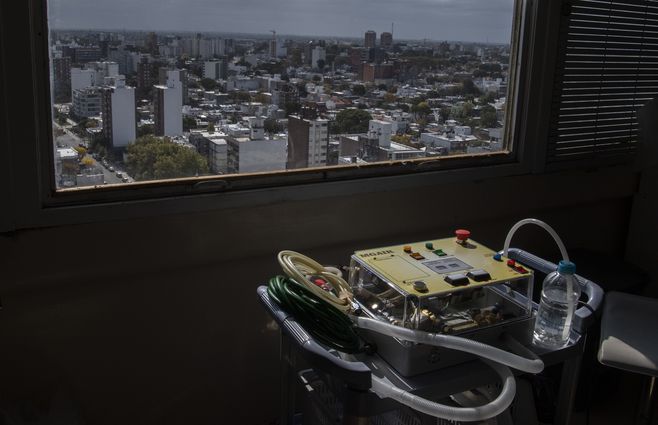 Vista desde un sanatorio montevideano. Hoy reabren nuevos comercios en el Centro de la ciudad