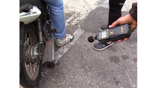 Multa de $7.624 para quienes provoquen ruidos con caños de escape