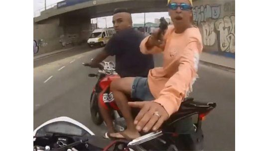Un motociclista filmó el robo de su propia moto en Brasil