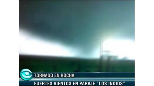 Impresionantes imágenes de un tornado en Rocha