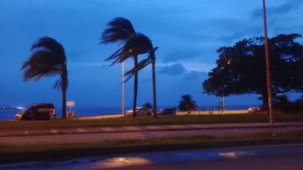 aviso a la poblacion por tormentas fuertes, mucha lluvia y posterior formacion de un ciclon subtropical con viento fuerte