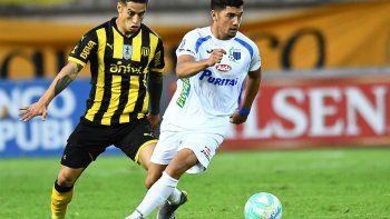 Peñarol le ganó a Liverpool con gol del Toro Fernández