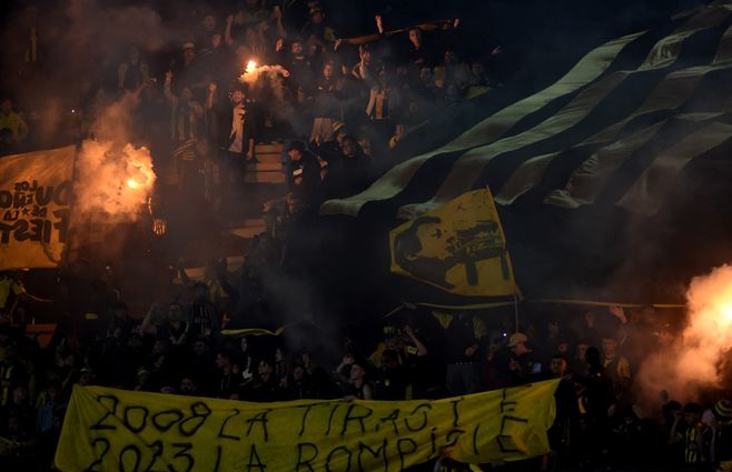 HINCHADA--FOCO-UY--PEÑAROL.jpg