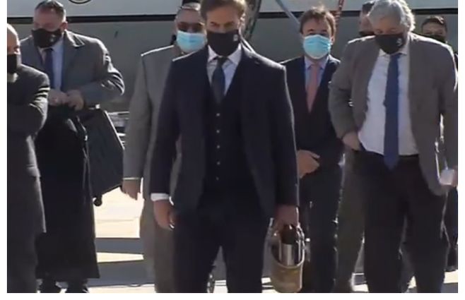 Lacalle Pou y Bustillo llegando a Buenos Aires