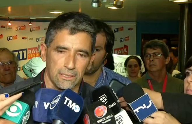 Sendic-lunes-despues-del-plenario.jpg