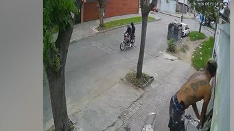 joven de 27 anos esta grave tras recibir disparo en el rostro cuando pintaba una casa en el cerro