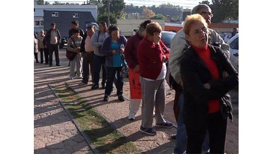 Colas desde la 1.00 AM para atenderse con un especialista