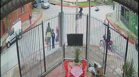 Un hombre de 76 años en bicicleta murió tras ser atropellado de atrás por una moto