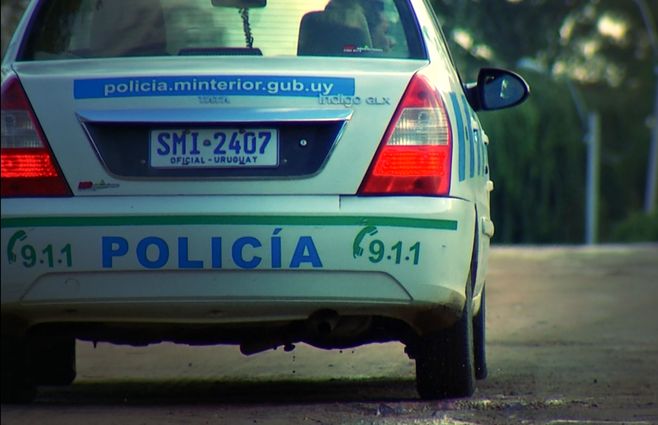 policia-movil-de-atras.jpg