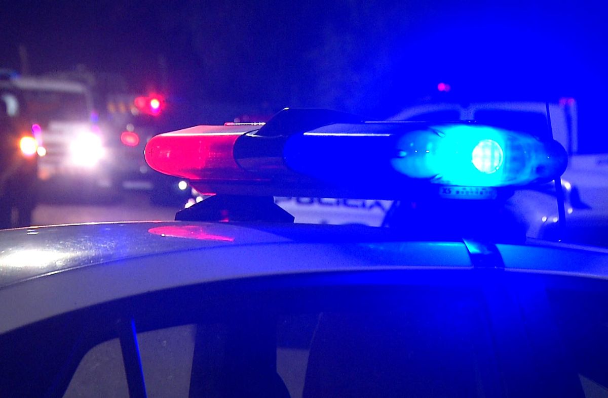 Ataque a tiros en boliche deja a un hombre herido y a dos detenidos que intentaron huir armados en un taxi