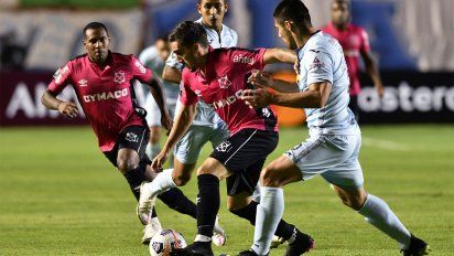 bolivar goleo 5-0 a wanderers y elimino al equipo uruguayo de la libertadores
