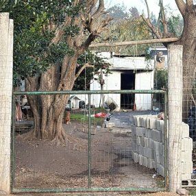 Foto: Subrayado. Casa donde ocurrió el ataque a tiros y con bomba molotov. Foto: Subrayado. Casa donde ocurrió el ataque a tiros y con bomba molotov.