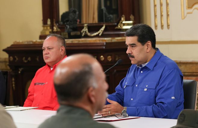 Diosdado Cabello junto a Nicolás Maduro en conferencia de prensa en el Palacio de Miraflores. (Archivo)