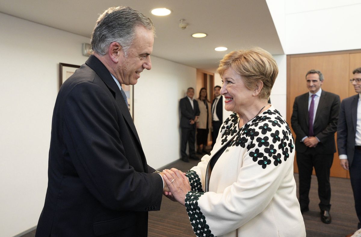 Directora del FMI habló de "tomar un poco más de riesgo" en políticas económicas y en sector privado, dijo Oddone