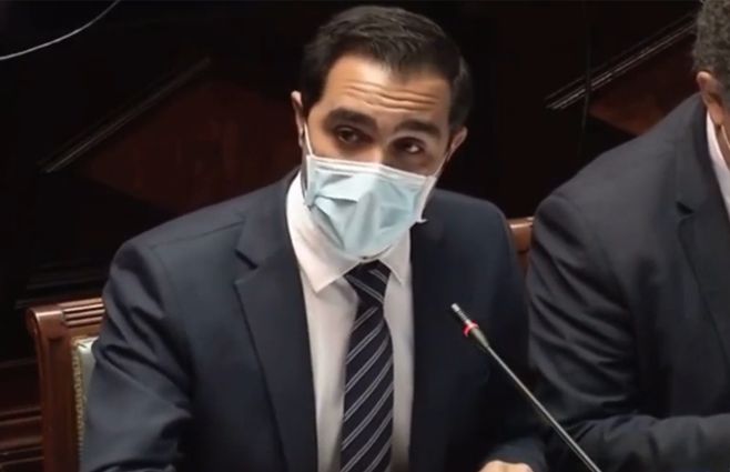 satdjian-embarazadas-parlamento.jpg