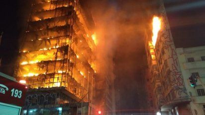colapso un edificio en el centro de san pablo tras un incendio: un muerto