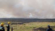 Incendio de campo en Rocha, cerca de Lascano. (Foto: enviada al corresponsal de Subrayado Willan Dialutto).