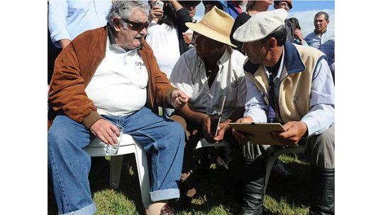 Mujica celebró el día del trabajador rural junto al sindicato