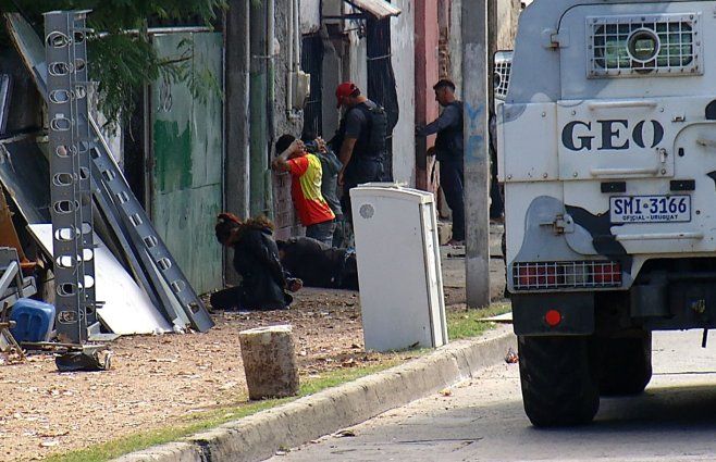 Foto: Subrayado. Detenidos durante los cinco allanamientos en Villa Española.