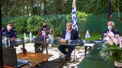 2.500 policias en operativos para evitar aglomeraciones en todo el pais durante turismo