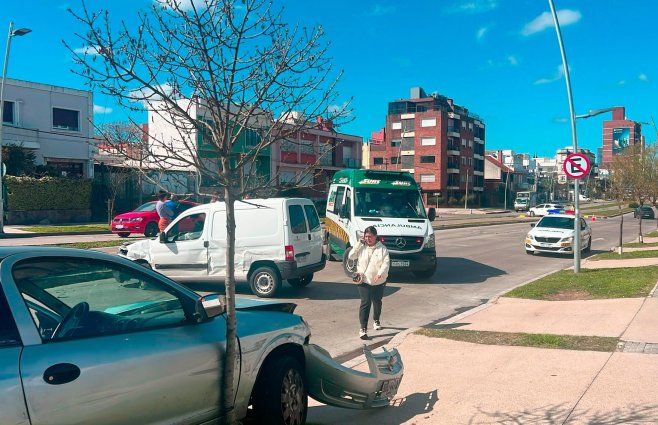 Foto: Subrayado. Accidente en avenida Luis Alberto de Herrera a la altura de Parque Batlle.