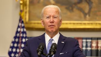 joe biden firma la ley que regula las armas de fuego