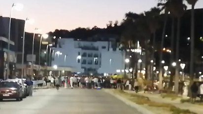 aglomeracion, incidentes y contenedores incendiados en piriapolis