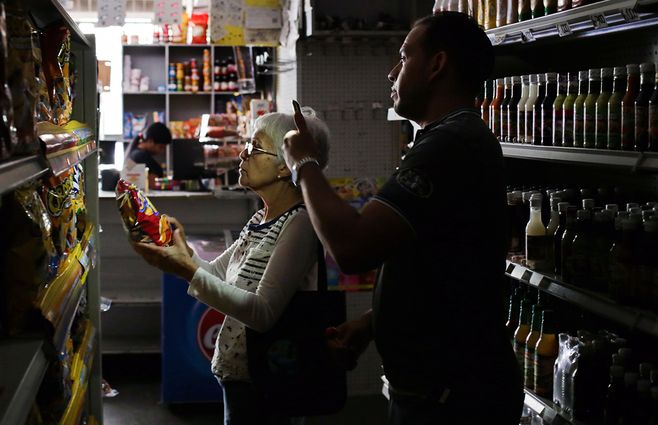 venezuela-apagon-supermercado-afp.jpg