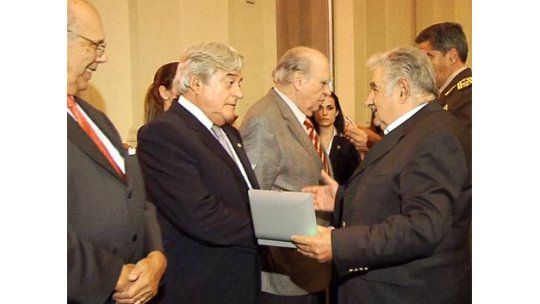 Mujica convoca a los partidos a buscar una solución por Aratirí