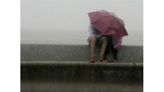 Lunes ventoso, con lluvias, aunque mejorando en la tarde
