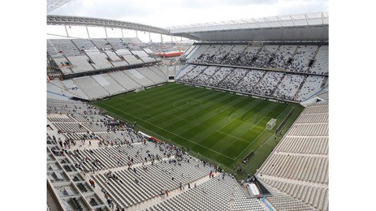 El Mundial empieza en 10 días... y todavía faltan sillas