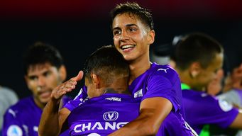 defensor cayo ante cerro y enfrentara a racing en busca del ultimo ascenso a la primera division