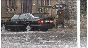 9 departamentos bajo advertencia amarilla por lluvias y tormentas intensas