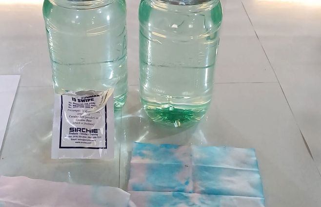 Las botellas con ketamina incautadas en Río Branco. Foto: cedida a Silvia Techera, corresponsal de Subrayado.