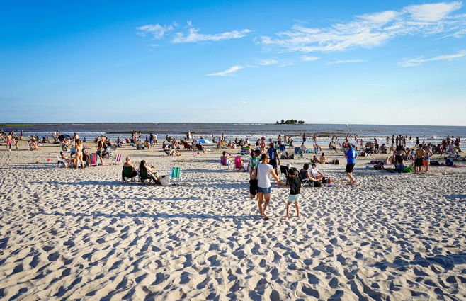 focouy-playa-montevideo-calor-caluroso-sol-verano