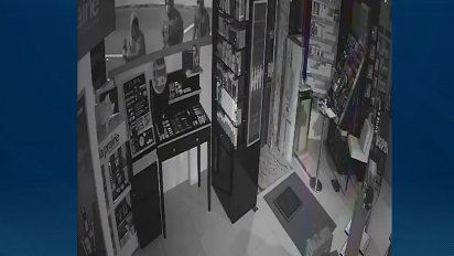segundo robo en una perfumeria en tres cruces: se llevaron decenas de perfumes
