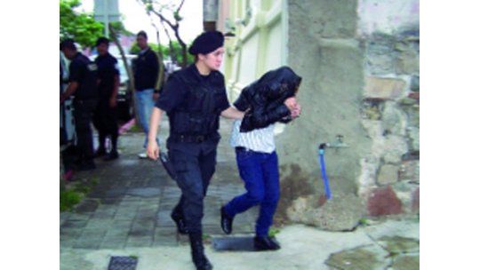 Sanadores la obligaron a vender su casa y a enterrar el dinero