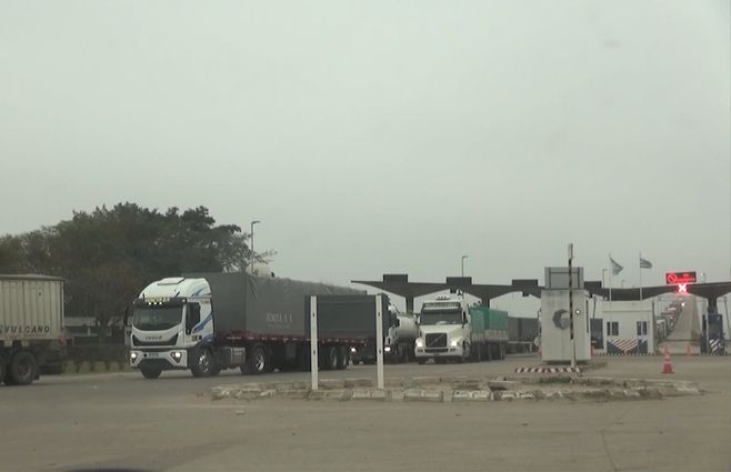 puente-internacional-camiones-transporte-carga.jpg