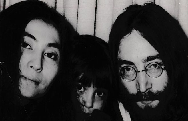 Yoko, Kyoko y John Lennon en 1969