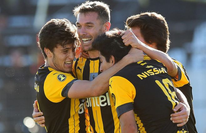 Peñarol-Xisco-gol-a-Danubio.jpg
