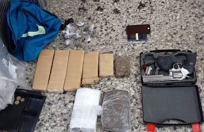 Droga-incautada-a-policías-en-San-José.jpg