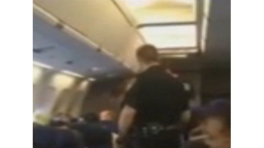 Aterrizaje de emergencia por una pasajera que no paraba de cantar
