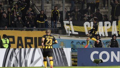 Canobbio celebra el gol ante Huancayo el segundo gol de Agustín Álvarez Martínez tras una habilitación suya. Su regreso a Peñarol no pudo ser mejor&nbsp;